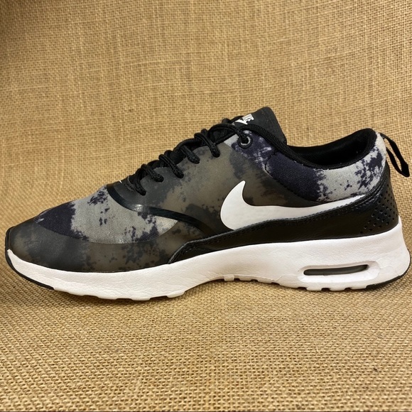 🛑SOLD🛑  Women’s Nike Air Max black white running shoes size 7.5 - Picture 2 of 10